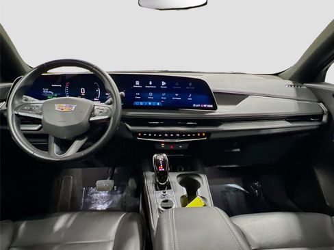 Used 2025 Cadillac XT4 Premium Luxury image 21