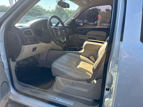 Used 2011 GMC Yukon XL Denali AWD/4WD image 5