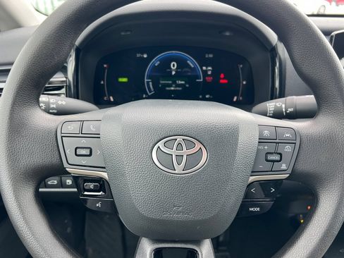 Used 2025 Toyota Camry LE w/ Convenience Package AWD/4WD image 19