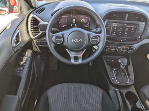 Certified 2023 Kia Soul LX w/ LX Technology Package image 12