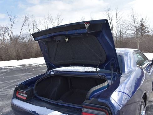 Used 2016 Dodge Challenger SXT image 28