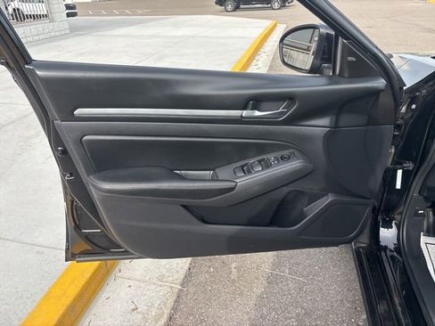 Used 2022 Nissan Altima 2.5 SV FWD image 15