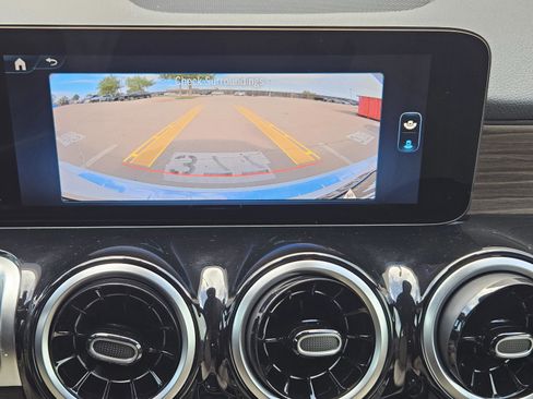 Used 2026 Mercedes-Benz GLB 250 image 10