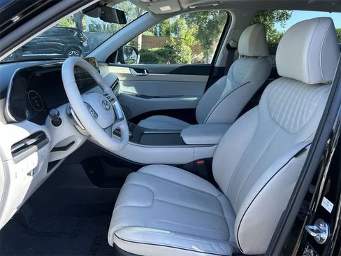 Used 2024 Hyundai Palisade Limited image 24