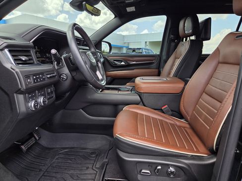Used 2023 GMC Yukon Denali Ultimate AWD/4WD image 13