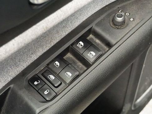 Used 2023 Jeep Compass Latitude image 24