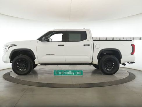 Used 2022 Toyota Tundra SR5 w/ SR5 Convenience Package image 9