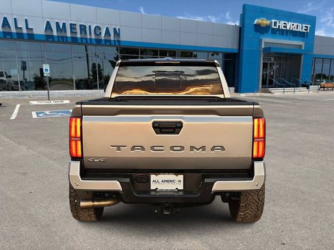 Used 2025 Toyota Tacoma SR5 AWD/4WD image 7