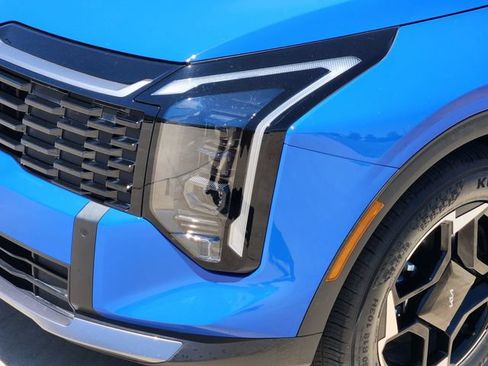 Certified 2026 Kia Sportage EX FWD image 9