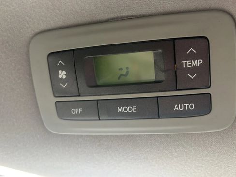 Used 2014 Toyota Sienna LE image 22