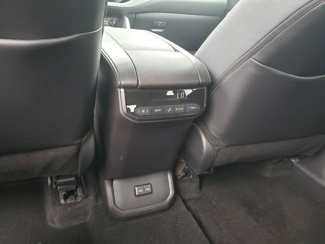 Used 2024 Toyota Highlander XLE AWD/4WD image 15