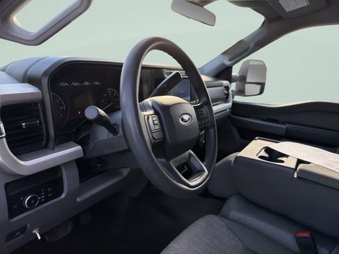Used 2024 Ford F250 XLT image 13