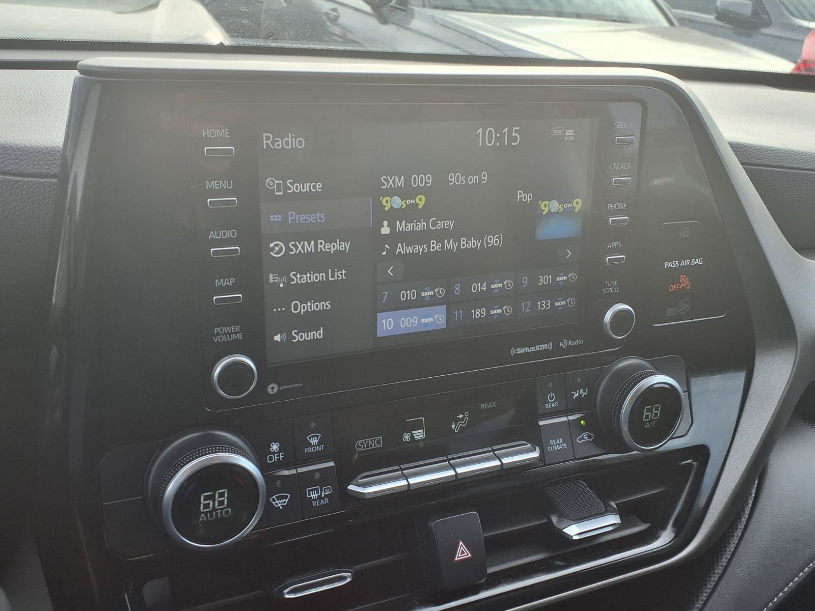 Used 2022 Toyota Highlander LE FWD image 11