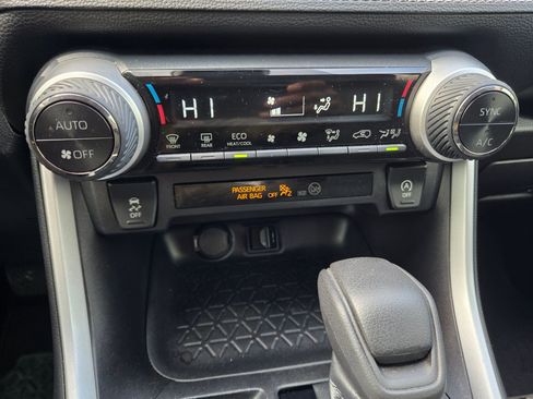 Used 2022 Toyota RAV4 XLE image 29