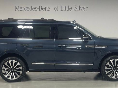 Used 2022 Lincoln Navigator Reserve AWD/4WD image 7