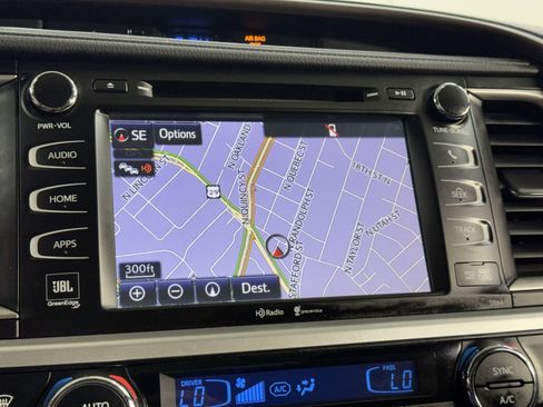 Used 2015 Toyota Highlander Limited AWD/4WD image 32