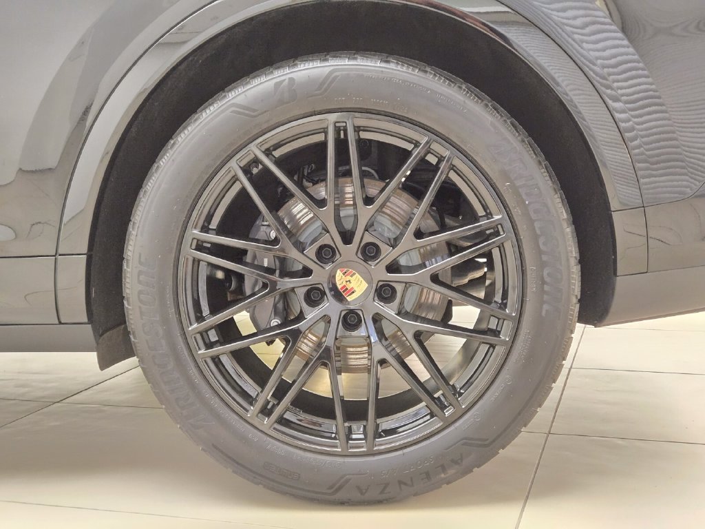 Used 2024 Porsche Cayenne Coupe AWD/4WD image 15