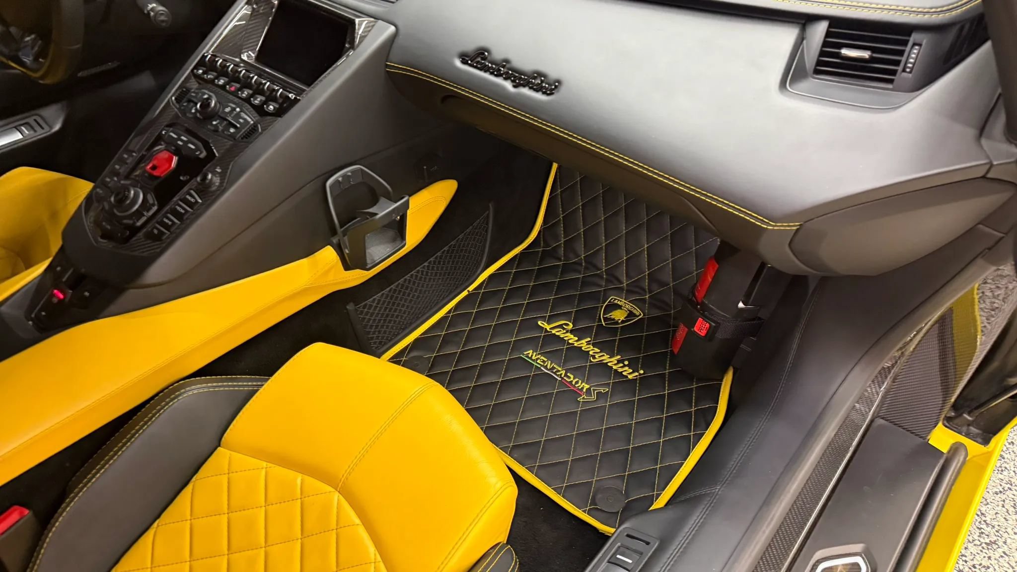 Used 2018 Lamborghini Aventador S AWD/4WD image 21