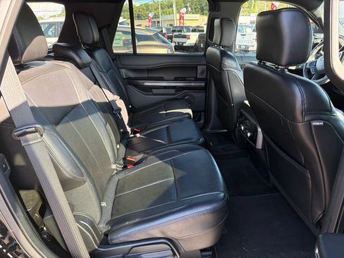 Used 2018 Ford Expedition XLT w/ Equipment Group 202A RWD image 8