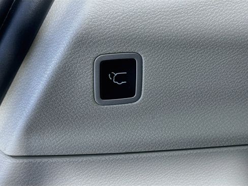 Used 2024 Chrysler Pacifica Touring-L FWD image 32