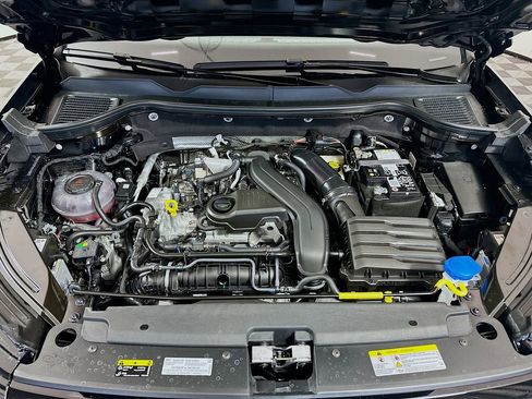 New 2026 Volkswagen Taos SE FWD image 8