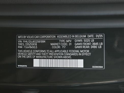 Used 2025 Volvo XC40 B5 Core image 34