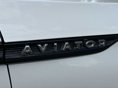 Used 2022 Lincoln Aviator Reserve w/ Equipment Group 201A image 11