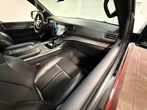 Used 2024 Jeep Wagoneer Series III AWD/4WD image 61
