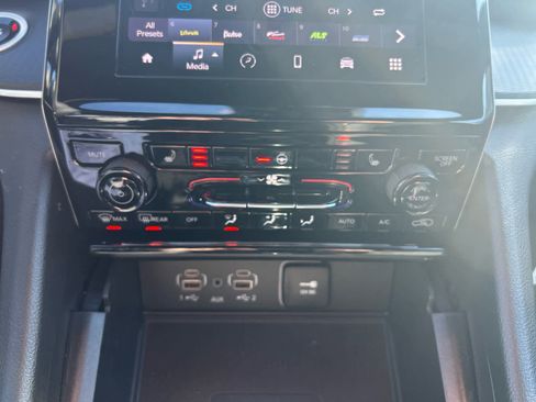 Used 2025 Jeep Grand Cherokee Altitude image 28