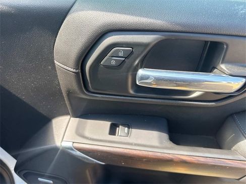 Used 2020 GMC Sierra 1500 SLT image 18