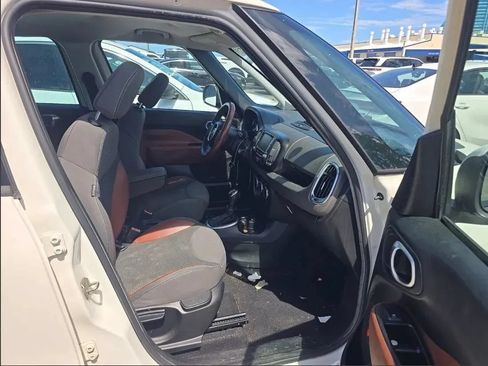 Used 2014 FIAT 500L Trekking w/ Popular Equipment Group FWD image 10