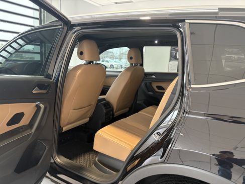 Used 2024 Volkswagen Tiguan SE w/ Panoramic Sunroof Package image 20