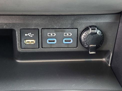 Used 2022 Toyota Highlander XLE image 26