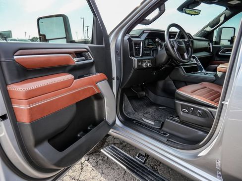 Used 2026 GMC Sierra 2500 Denali Ultimate w/ LPO, Black Badging Package AWD/4WD image 37