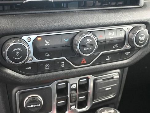 Used 2025 Jeep Wrangler Sport S image 24