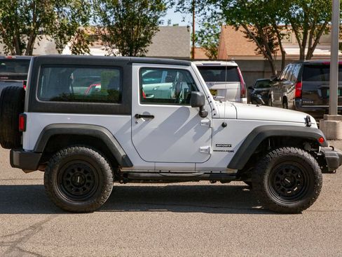 Used 2018 Jeep Wrangler Sport AWD/4WD image 4
