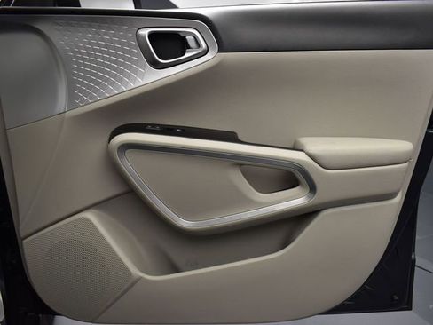 Certified 2025 Kia Soul LX FWD image 13