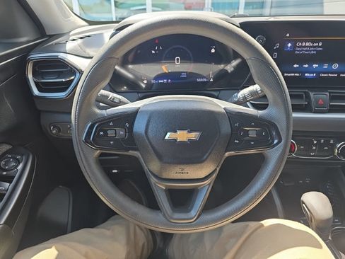 Used 2024 Chevrolet TrailBlazer LS w/ LS Convenience Package AWD/4WD image 17