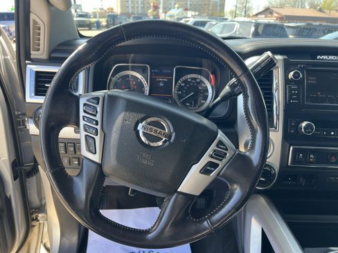 Used 2019 Nissan Titan PRO-4X AWD/4WD image 20