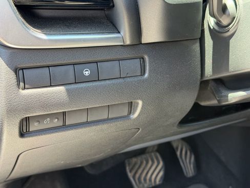Used 2021 Nissan Rogue SV FWD image 13