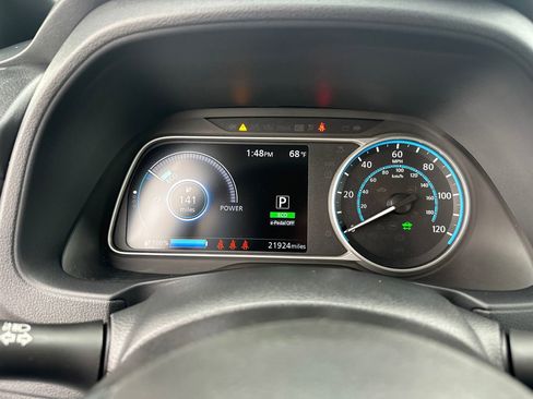 Used 2022 Nissan Leaf S image 26