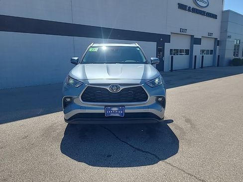 Used 2023 Toyota Highlander XLE AWD/4WD image 9