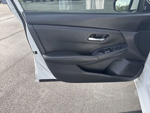 Used 2025 Nissan Sentra SV FWD image 14
