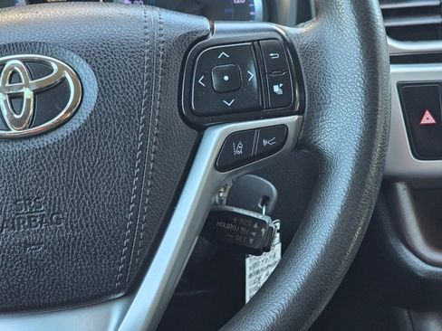 Used 2019 Toyota Highlander LE image 18