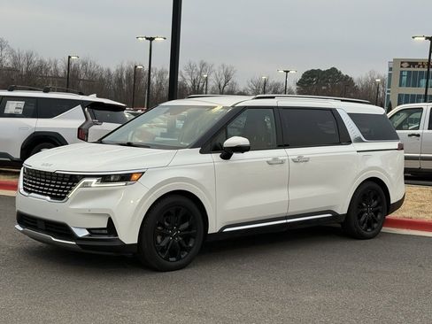 Used 2022 Kia Carnival SX image 3