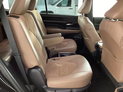 Used 2025 Toyota Grand Highlander AWD Hybrid image 21