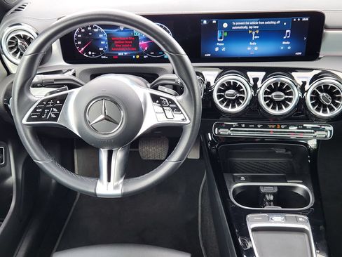 Used 2025 Mercedes-Benz CLA 250 image 10