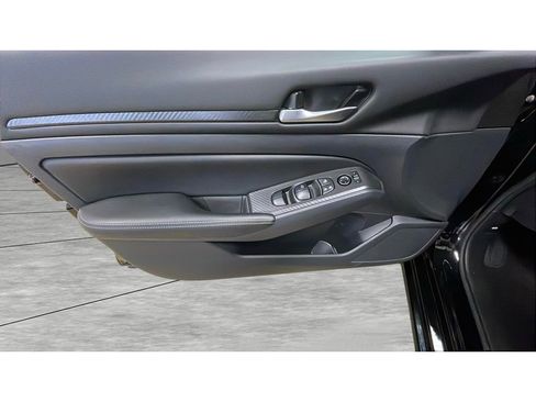 Used 2024 Nissan Altima 2.5 SV image 9