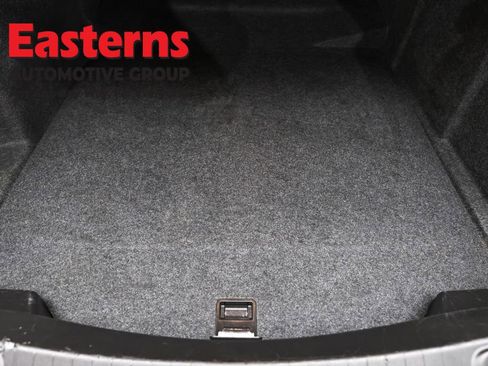 Used 2017 Chevrolet Impala Premier w/ Enhanced Convenience Package FWD image 9