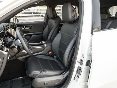 Used 2025 Mercedes-Benz GLC 300 4MATIC image 12